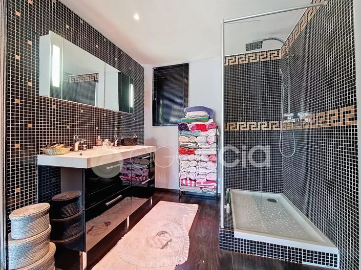 Image No.11-5 Bed House for sale