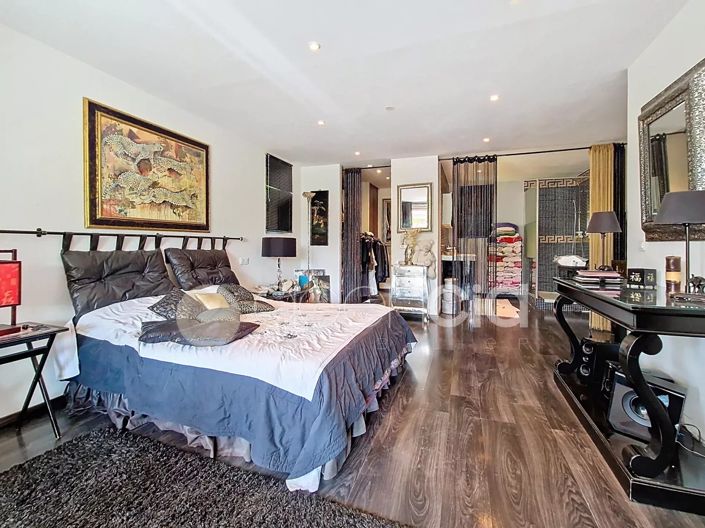 Image No.9-5 Bed House for sale