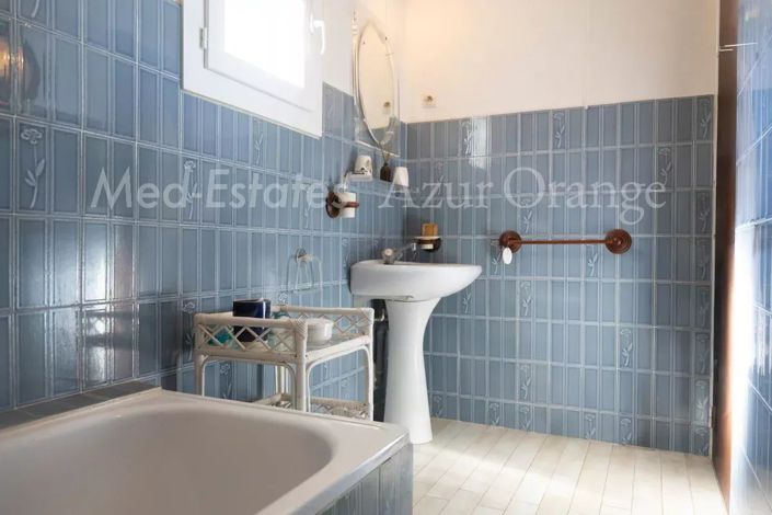 Image No.10-5 Bed House for sale