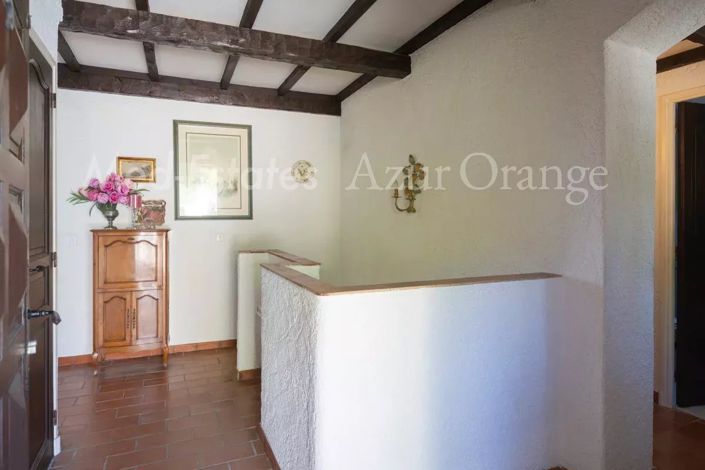 Image No.8-5 Bed House for sale