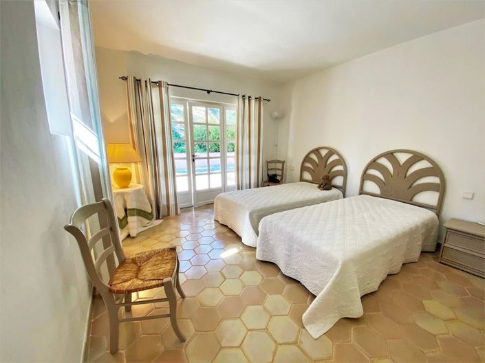 Image No.8-4 Bed House for sale