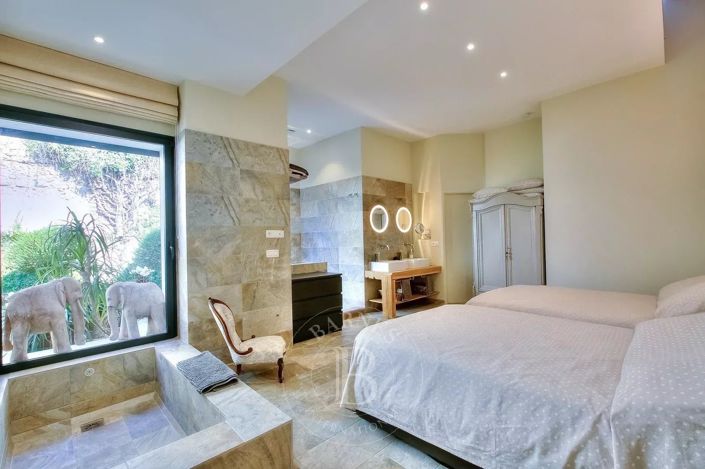 Image No.9-4 Bed House for sale