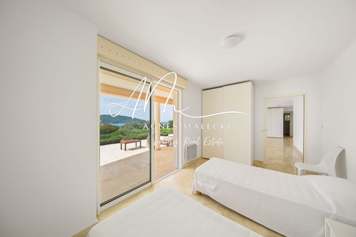 Image No.15-3 Bed House for sale