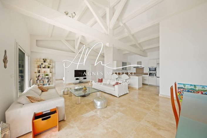 Image No.8-3 Bed House for sale