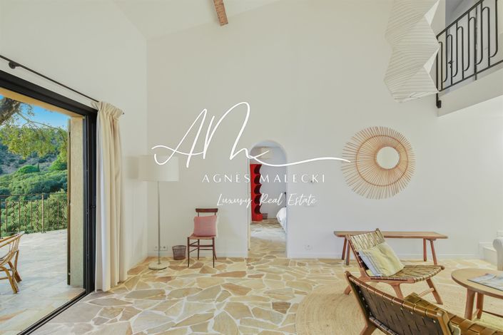 Image No.11-5 Bed House for sale