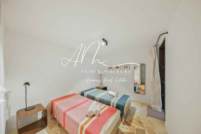 Image No.18-5 Bed House for sale