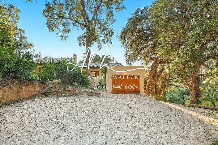 Image No.8-5 Bed House for sale