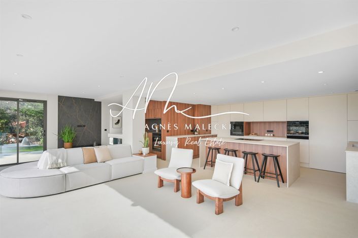 Image No.16-5 Bed House for sale