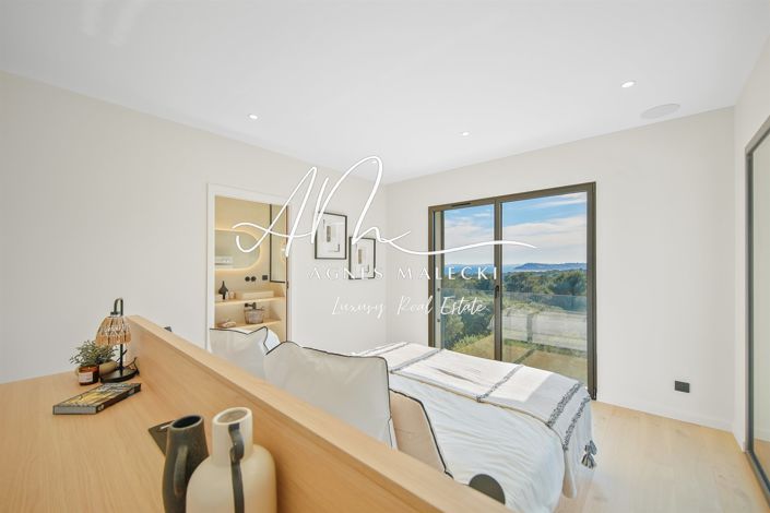 Image No.17-5 Bed House for sale