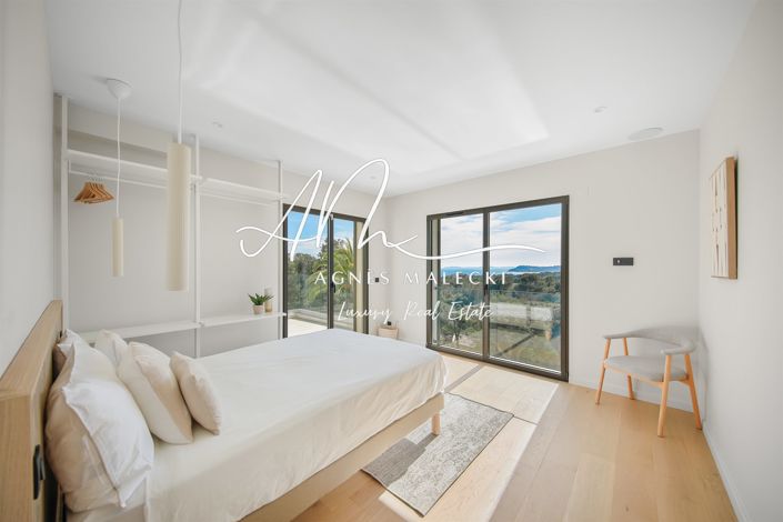 Image No.22-5 Bed House for sale