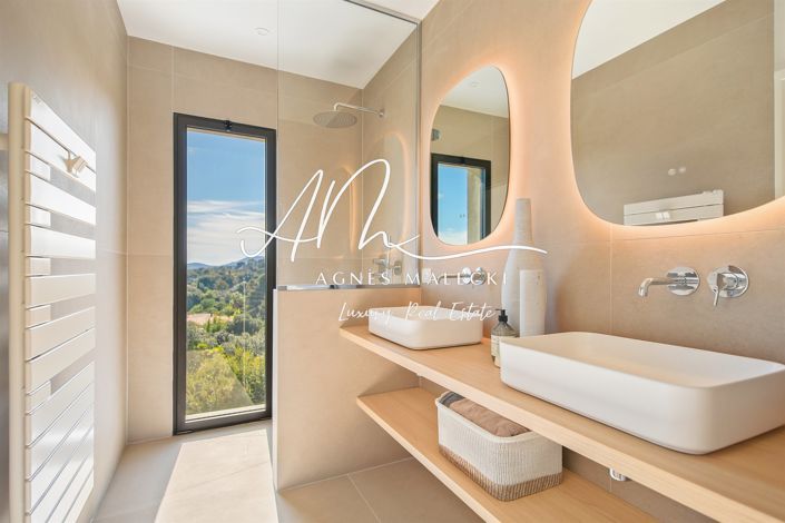 Image No.30-5 Bed House for sale