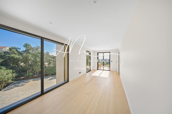 Image No.31-5 Bed House for sale