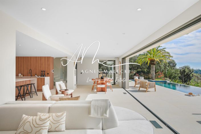 Image No.8-5 Bed House for sale