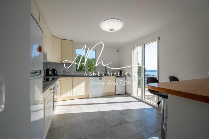 Image No.21-7 Bed House for sale