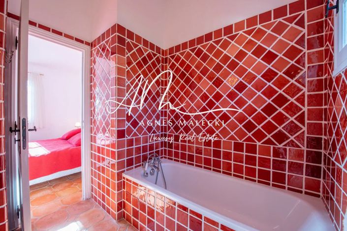 Image No.23-7 Bed House for sale