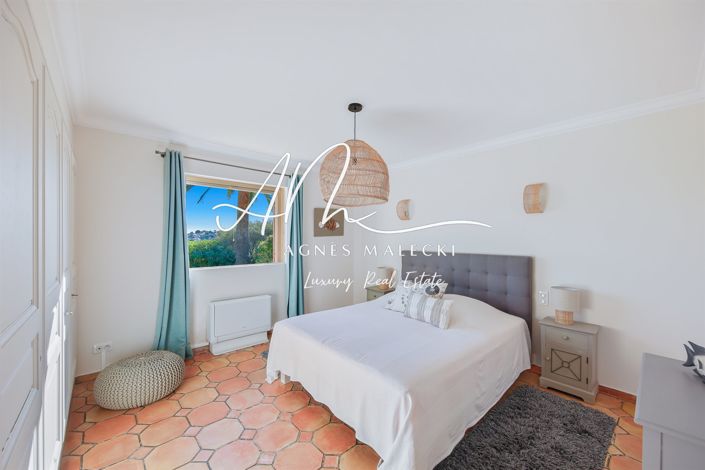 Image No.16-4 Bed House for sale