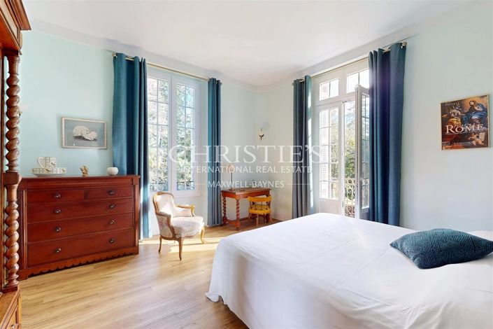 Image No.13-10 Bed House for sale