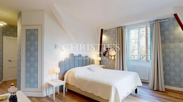 Image No.24-10 Bed House for sale