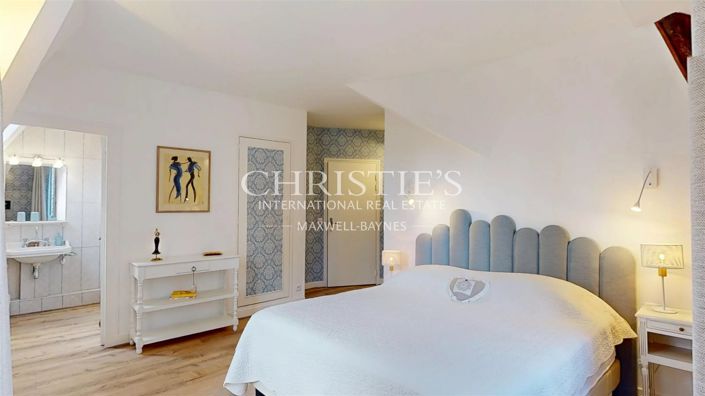 Image No.25-10 Bed House for sale