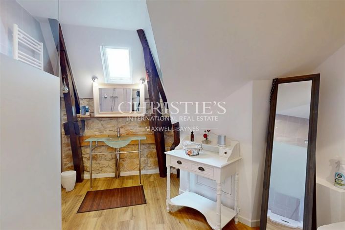 Image No.26-10 Bed House for sale