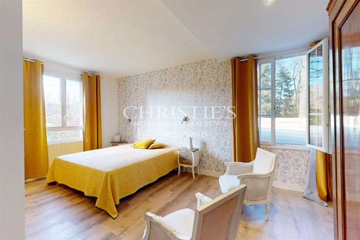 Image No.32-10 Bed House for sale