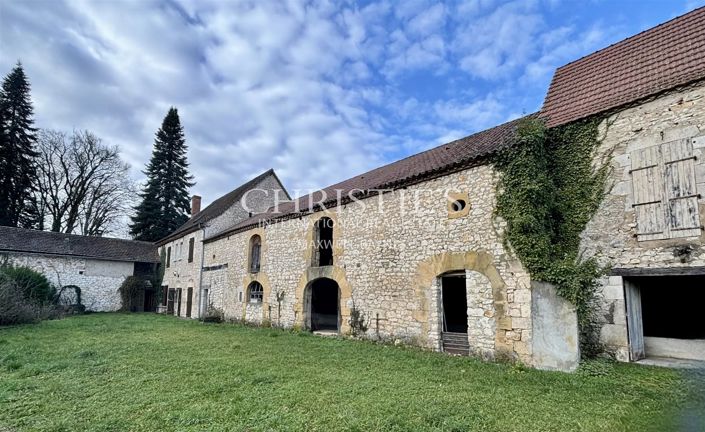 Image No.37-10 Bed House for sale