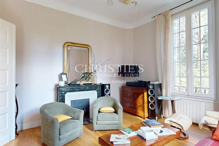 Image No.7-10 Bed House for sale