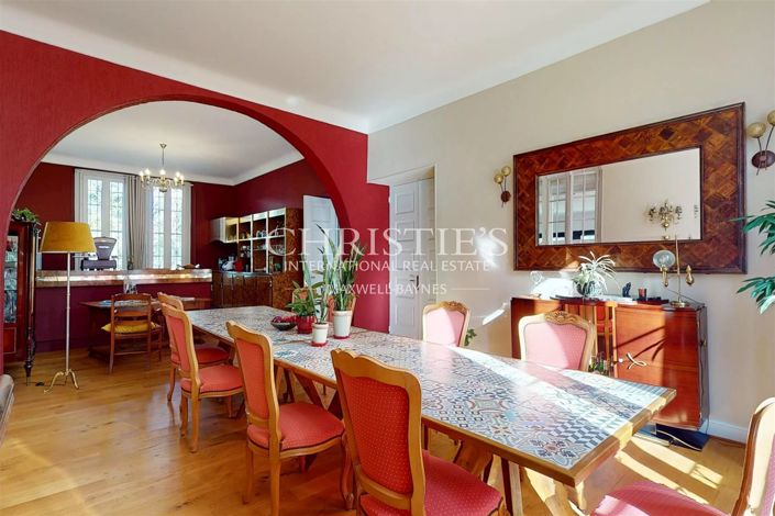 Image No.8-10 Bed House for sale