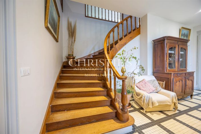 Image No.11-10 Bed House for sale