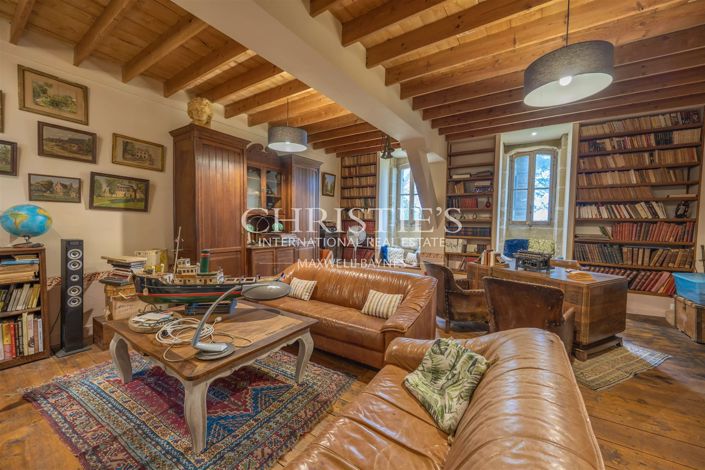 Image No.19-10 Bed House for sale