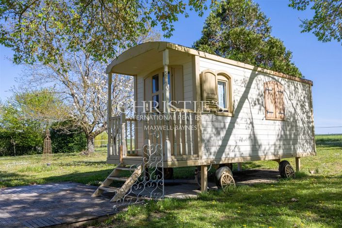 Image No.7-10 Bed House for sale