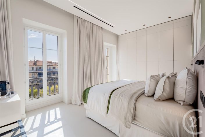 Image No.10-3 Bed Apartment for sale