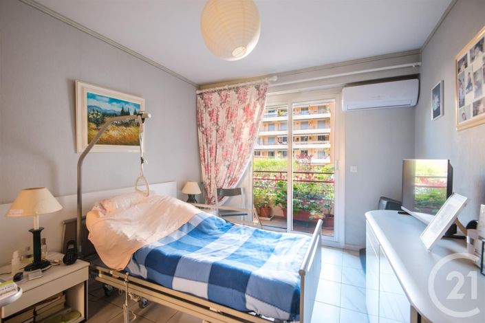 Image No.10-3 Bed Apartment for sale