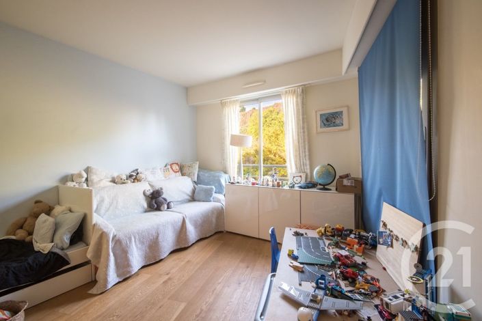 Image No.10-3 Bed Apartment for sale