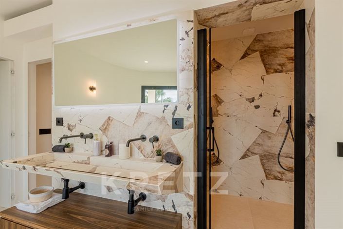 Image No.20-4 Bed House for sale