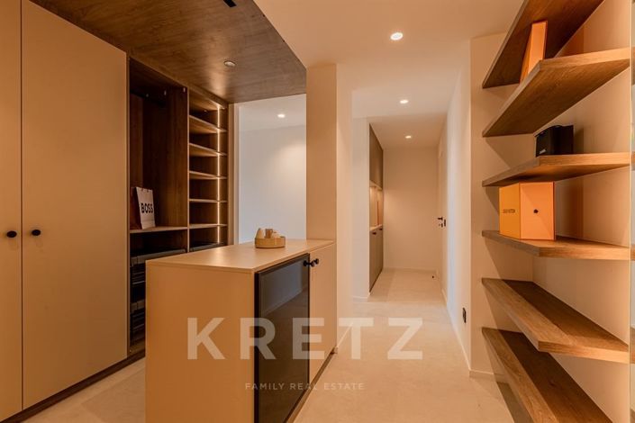 Image No.21-4 Bed House for sale