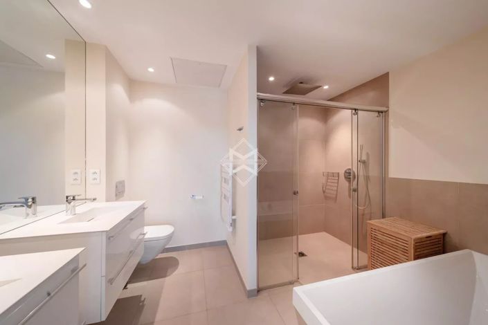 Image No.10-3 Bed House for sale