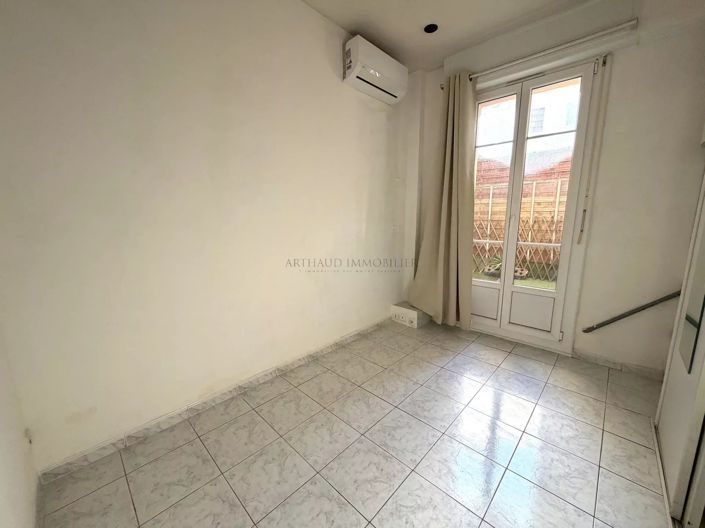 Image No.11-1 Bed Apartment for sale