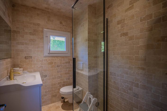 Image No.20-5 Bed House for sale