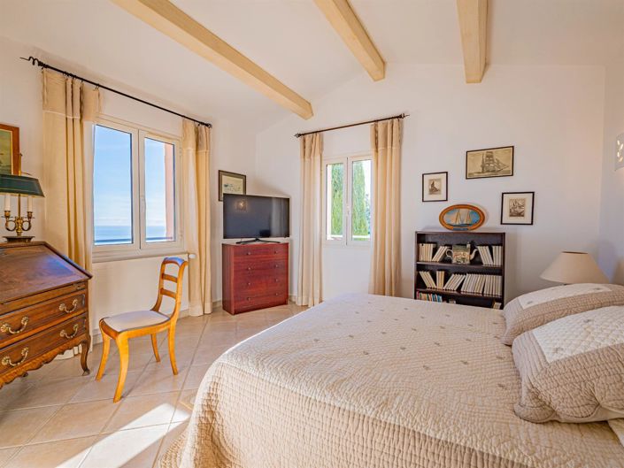 Image No.11-5 Bed House for sale