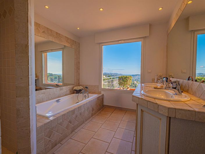 Image No.12-5 Bed House for sale