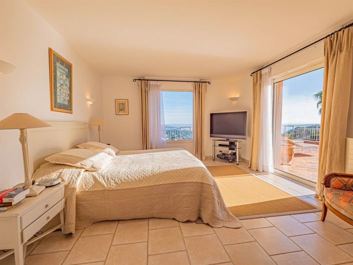 Image No.8-5 Bed House for sale