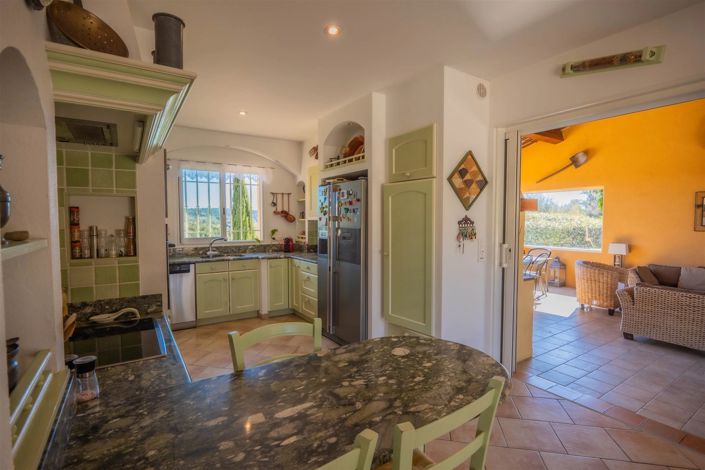 Image No.17-6 Bed House for sale