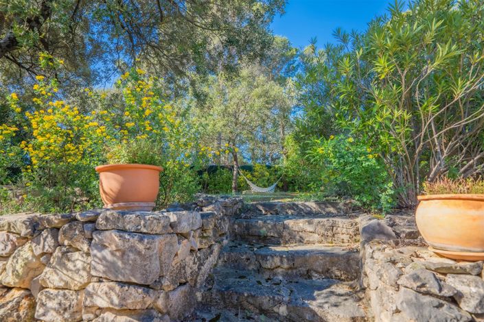 Image No.4-6 Bed House for sale