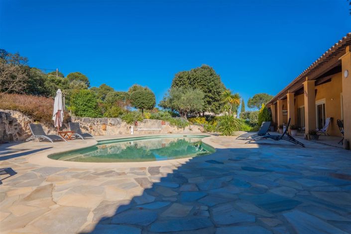 Image No.7-6 Bed House for sale