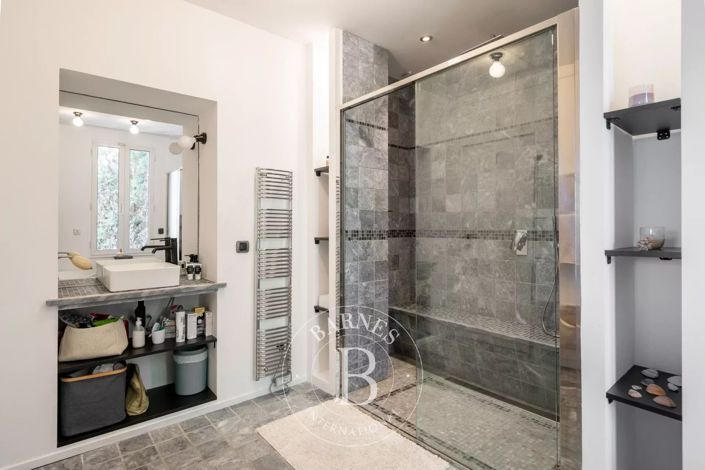 Image No.9-4 Bed House for sale