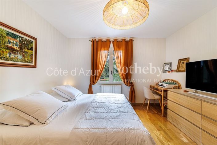 Image No.14-5 Bed Property for sale