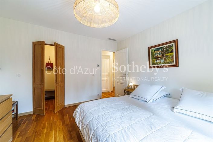 Image No.15-5 Bed Property for sale