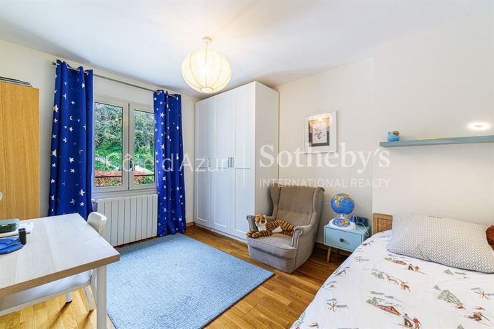 Image No.17-5 Bed Property for sale