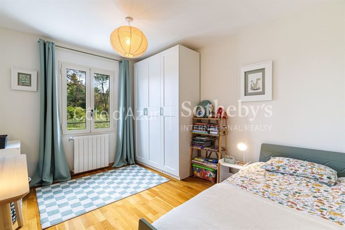 Image No.19-5 Bed Property for sale